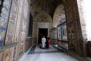 El papa León XIV pidió este lunes a los medios de comunicación que elija 'con conciencia y valentía el camino de una comunicación de paz' y agregó: 'Desarmemos las palabras y ayudaremos a desarmar la Tierra', en la audiencia que concedió a los periodistas que han informado del cónclave en el que se le eligió.