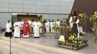 Cientos de fieles se congregaron en el estacionamiento del TSM en Torreón, para presenciar la llegada de las reliquias de San Judas Tadeo