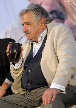 José Alberto Mujica Cordano, el expresidente uruguayo que falleció este martes, a los 89 años de edad, fue un líder de izquierda que siempre predicó con el ejemplo, al grado de convertir su chacra, su residencia humilde en las afueras de Montevideo, en la 'Casa Presidencial'.

Guerrillero, prisionero de la dictadura, diputado, presidente, senador, siempre activista y líder político eterno.