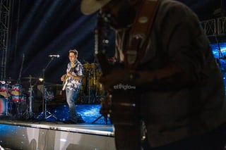 Docentes de la Sección 35 e invitados celebraron el Día del Maestro por anticipado, el miércoles 14 en la Explanada de la Feria de Torreón con conciertos de Tropicalísimo Apache, La Firma, Los Invasores de Nuevo León, Renacidos e Isaac Rosales y su Grupo a toda prueba