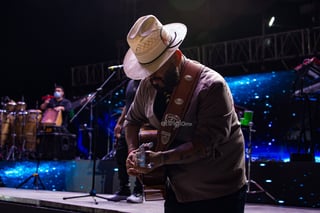 Docentes de la Sección 35 e invitados celebraron el Día del Maestro por anticipado, el miércoles 14 en la Explanada de la Feria de Torreón con conciertos de Tropicalísimo Apache, La Firma, Los Invasores de Nuevo León, Renacidos e Isaac Rosales y su Grupo a toda prueba