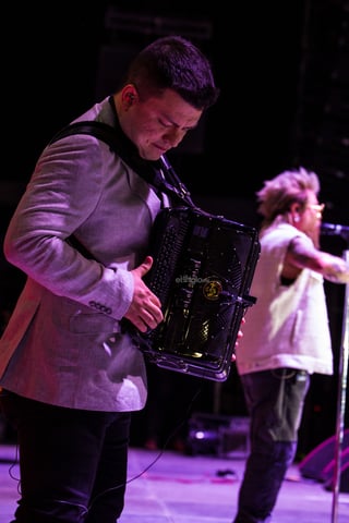 Maestros laguneros bailan al ritmo de Tropicalísimo Apache, La Firma y Los Invasores de Nuevo León