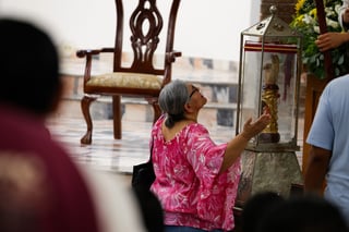 Parroquia de Fátima recibe a fieles que visitan as reliquias de San Judas Tadeo. El párroco Rafael López ofició una misa por la visita de las reliquias, en su último recorrido por la región Laguna tras cinco días de su llegada.
