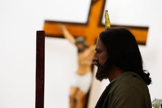 Parroquia de Fátima recibe a fieles que visitan as reliquias de San Judas Tadeo. El párroco Rafael López ofició una misa por la visita de las reliquias, en su último recorrido por la región Laguna tras cinco días de su llegada.