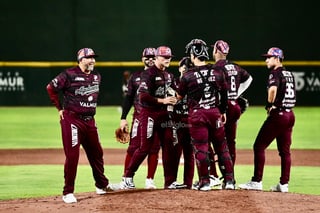 Explotó la artillería de los Rieleros de Aguascalientes con 16 imparables para doblegar anoche a los Algodoneros del Unión Laguna con pizarra de 13 carreras a 6, con lo que rescataron el último juego de la serie disputada en el Estadio de la Revolución.