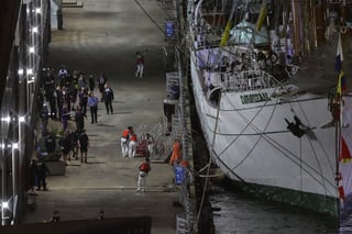 Choque del Buque Cuauhtémoc contra el puente de Brooklyn en Nueva York Choque del Buque Cuauhtémoc contra el puente de Brooklyn en Nueva York