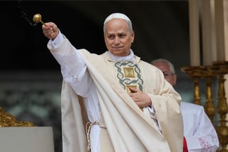 León XIV inauguró este domingo su magisterio con una misa en que le fueron impuestos los símbolos del poder papal, el palio y el Anillo del Pescador, y en la que pronunció un encendido llamamiento a la unidad en la iglesia y la paz en un mundo marcado por 'demasiado odio y prejuicios'.