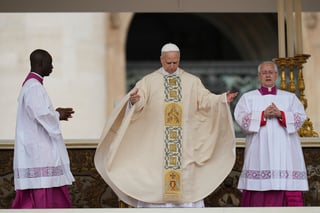 León XIV inauguró este domingo su magisterio con una misa en que le fueron impuestos los símbolos del poder papal, el palio y el Anillo del Pescador, y en la que pronunció un encendido llamamiento a la unidad en la iglesia y la paz en un mundo marcado por 'demasiado odio y prejuicios'.