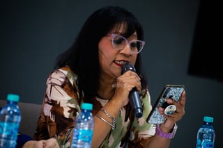 La poesía se hizo presente durante la primera jornada de la Feria Internacional del Libro Coahuila (FILC) Región Laguna. Fue a las 17:30 horas del pasado viernes, en la Sala Magdalena Mondragón del Centro de Convenciones Torreón, cuando los versos de Alfredo Castro, Nadia Contreras y Marianne Toussaint, emergieron a través de sus propias voces.