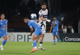 Cruz Azul goleó este domingo por 5-0 al Vancouver Whitecaps canadiense para ganar el título de la Copa de Campeones de la Concacaf, su séptimo título en el torneo.