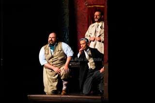 Anoche, La obra que sale mal hizo reír a carcajadas a más de mil laguneros en el Teatro Nazas. Con un elenco de lujo encabezado por Daniel Sosa, Daniel Haddad, Ricardo Fastlicht y Luz Aldán, la comedia británica demostró por qué ha sido un fenómeno en México desde 2018.