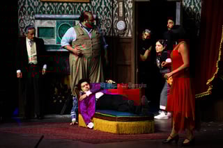 Anoche, La obra que sale mal hizo reír a carcajadas a más de mil laguneros en el Teatro Nazas. Con un elenco de lujo encabezado por Daniel Sosa, Daniel Haddad, Ricardo Fastlicht y Luz Aldán, la comedia británica demostró por qué ha sido un fenómeno en México desde 2018.