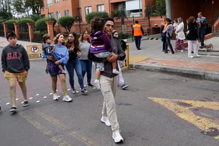 Se movilizan en Colombia tras atentado contra el senador Miguel Uribe Turbay Se movilizan en Colombia tras atentado contra el senador Miguel Uribe Turbay