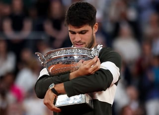Carlos Alcaraz gana a Jannik Sinner en la final más larga de la historia de Roland Garros Carlos Alcaraz gana a Jannik Sinner en la final más larga de la historia de Roland Garros