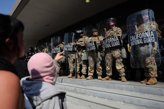 Crecen redadas y protestas en Los Angeles
