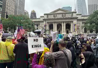 Multitudinarias manifestaciones en EUA 'No Kings'