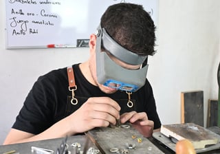 Gustavo López, el lagunero que transforma historias en joyas