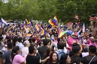 Cientos toman las calles para celebrar el Día del Orgullo LGBTI Cientos toman las calles para celebrar el Día del Orgullo LGBTI