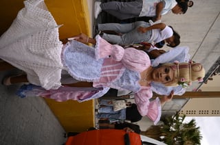 Cientos toman las calles para celebrar el Día del Orgullo LGBTI Cientos toman las calles para celebrar el Día del Orgullo LGBTI