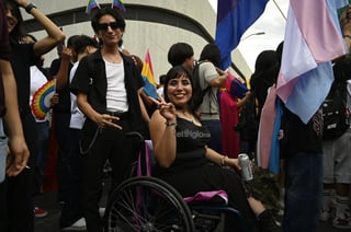 Cientos toman las calles para celebrar el Día del Orgullo LGBTI Cientos toman las calles para celebrar el Día del Orgullo LGBTI