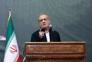 TEHRAN (IRAN(Islamic Republic Of)), 03/06/2025.- A handout photo made available by the Iranian presidential office shows Iranian President Masoud Pezeshkian speaking during a ceremony on the occasion of the 36th death anniversary of Ayatollah Ruhollah Khomeini at the Khomeini shrine in Tehran, Iran, 03 June 2025. On 02 June 2025, Trump stated he ruled out allowing Iran to enrich uranium under a potential new nuclear deal between Iran and the US. According to the IRNA news agency, Pezeshkian said on 03 June 2025, that Iran would not accept this condition and would not relinquish its peaceful right to enrich uranium. (Teherán) EFE/EPA/IRANIAN PRESIDENTIAL OFFICE / HANDOUT HANDOUT EDITORIAL USE ONLY/NO SALES
