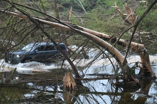 Fuertes lluvias dejan decenas de desaparecidos y muertos en Texas Fuertes lluvias dejan decenas de desaparecidos y muertos en Texas