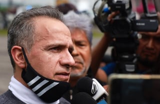 Tras casi 20 años preso sin sentencia, una jueza federal absolvió al presunto líder de la banda de secuestradores 'Los Zodiaco', Israel Vallarta Cisneros, y ordenó su libertad inmediata.

Mariana Vieyra Valdez, titular del Juzgado Tercero de Distrito en Materia Penal con sede en Toluca, determinó que no hay pruebas que demuestren la responsabilidad plena de Vallarta Cisneros en los delitos de delincuencia organizada, privación ilegal de la libertad, en la modalidad de secuestro, además de portación y posesión de arma de fuego y posesión de cartuchos de uso exclusivo las Fuerzas Armadas que le imputo la Fiscalía General de la República (FGR).