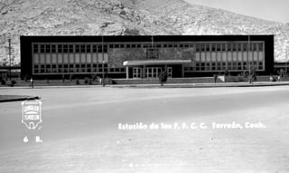 “Si alguna vez cuentan mi historia, que digan que trabajé entre gigantes. Que digan que viví en la era de los hombres que domaban el acero ardiente, que digan que viví en los tiempos de los ferrocarrileros, cuando el silbido de las máquinas anunciaba el pulso de una región en marcha”.

Esta paráfrasis, inspirada en una expresión que se le atribuye a Odiseo en el contexto de la Guerra de Troya, se gestó en mi mente luego de conocer a Ildefonso García Holguín, un ex ferrocarrilero lagunero que formó parte de una generación que no sólo ayudó a encaminar trenes, sino que, por medio de su oficio, impulsó junto a otros hombres del tren, el desarrollo de toda una región.

Hoy, a sus 73 años, sabe que lo suyo fue una hazaña. Por eso, cuando él no esté más, así como recitó Odiseo allá por el siglo XIII a. C, seguro le gustará que digan que trabajó en los tiempos de Simón Campos, Juan González o Jesús Romero, que, entre otros obreros, con sus manos y esfuerzo bombearon el corazón ferrocarrilero.