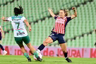 Un penal convertido por la ugandesa Sandra Nabweteme con el tiempo cumplido, le permitió a las Guerreras lograr su primera victoria del Apertura 2025 en la Liga MX Femenil y el primero en muchos meses en el Corona, al derrotar la noche de este lunes 2-1 a las Chivas.