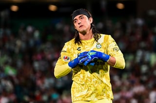 Este domingo, Santos Laguna recibió a las Chivas de Gabriel Milito como parte de la cuarta jornada del Apertura 2025, duelo que terminó con la victoria de los Guerreros por una anotación a cero a cargo de Bruno Barticciotto desde los once pasos.