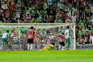 Santos Laguna derrota por la mínima a Chivas en el Corona Santos Laguna derrota por la mínima a Chivas en el Corona