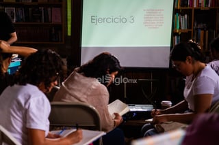 Taller aborda las narrativas del yo Taller aborda las narrativas del yo