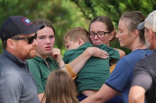 Agentes de policía de la ciudad de Minneapolis respondieron esta mañana a un incidente armado con 'múltiples víctimas' en una escuela católica de la ciudad. El atacante se habría suicidado poco después de un tiro, según indicaron fuentes policiales a la cadena ABC.