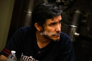 Escritor Vicente Alfonso presenta su novela 'La noche de las reinas' en Torreón Escritor Vicente Alfonso presenta su novela 'La noche de las reinas' en Torreón