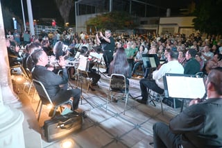 Con éxitos como Siempre en mi mente, Amor Eterno, Noa Noa, Querida y Hasta que te conocí, la Banda Municipal de Torreón presentó un concierto en homenaje a Juan Gabriel en Casa Mudéjar, la tarde del pasado 27 de agosto, previo al noveno aniversario luctuoso del artista.
