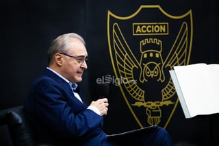 Los maestros Iván López Reynoso (Guanajuato, 1990), reconocido director de orquesta, y José Luis Barros Horcasitas, presidente de Pro Ópera A. C., protagonizaron una noche dedicada a la música. Las instalaciones de El Siglo de Torreón fueron el escenario, donde, pasadas las 19:00 horas del jueves 28 de agosto, ambos invitados se entregaron a una plática llena de partituras, compositores y grandes obras de la histórica tradición musical.