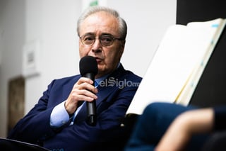 Los maestros Iván López Reynoso (Guanajuato, 1990), reconocido director de orquesta, y José Luis Barros Horcasitas, presidente de Pro Ópera A. C., protagonizaron una noche dedicada a la música. Las instalaciones de El Siglo de Torreón fueron el escenario, donde, pasadas las 19:00 horas del jueves 28 de agosto, ambos invitados se entregaron a una plática llena de partituras, compositores y grandes obras de la histórica tradición musical.