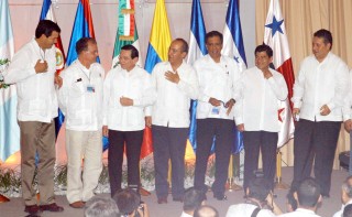 La cumbre del Plan Puebla Panamá (PPP) pidió al Congreso de Estados Unidos que acelere la aprobación de los tratados de libre comercio (TLC) pactados con Colombia y Panamá.(EFE)
