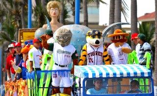Las mascotas fueron parte importante en el desfile que ayer se realizó en Veracruz, como parte de las actividades por el LXXV Juego de Estrellas de la LMB. (Jam Media)