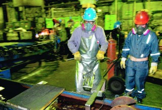 Los altos precios internacionales de los metales ha impulsado una escasez de mano de obra calificada dentro de la minería, ofertando salarios desde 15 mil pesos para recién egresados.
