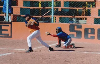 Buenos partidos hubo en la Liga Magisterial de Softbol de la Sección 35 del SNTE, en donde Fabricio Vidals lanzó sin hit ni carrera. (Especial)