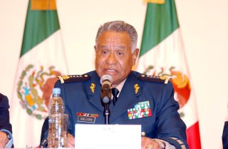 El secretario de la Defensa Nacional, el General Guillermo Galván Galván, presumió ayer ante
diputados sus logros contra el narcotráfico. (Archivo)