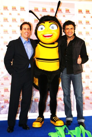 Jerry Seinfeld y Jaime Camil durante la presentación en México de la película Bee Movie: la Historia de una Abeja. (El Universal)