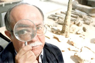 René Hernández Rivera no sólo colecta huesos, sino también historias.