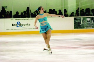 A feliz término llegó ayer la exhibición de patinaje artístico en la pista de Ice and Sports, la cual 	contará con una escuela de esta disciplina a partir del 19 de febrero de 2008. (Fotografía de 		Jesús Galindo López)