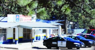 La PFP destacamentada en El Salto, Pueblo Nuevo descubrió la venta de vehículos robados.