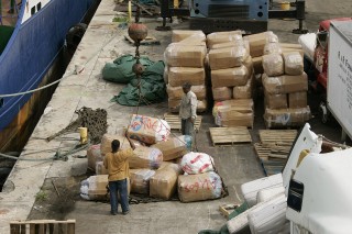 Los problemas burocráticos en Haití fueron agravados cuando se tomaron medidas para combatir unos trámites aduaneros que el Banco Mundial consideró los peores de la región después de los de Guyana, lo que retrasa la entrega de la ayuda humanitaria en ese país. (AP)