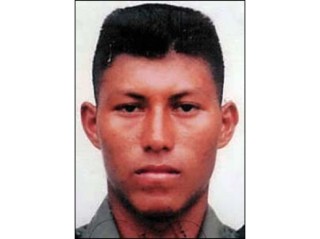 Detienen en Veracruz a Raúl Hernández Barrón, alias El Flander I', considerado uno de los principales sicarios del Cártel del Golfo y presunto asesino del cantante. (Cortesía PGR)