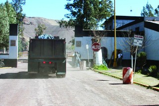 El Cerro de Mercado actualmente tiene una producción importante de fierro, mismo que se traslada a las fundidoras de otros estados.