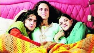 Escena de Quemar las Naves, una película que habla de soledad, incesto y homosexualismo. (El Universal)
